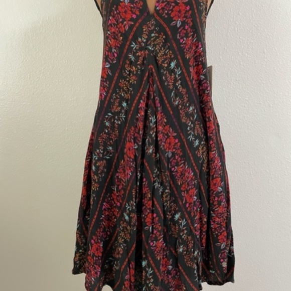 Volcom Keyhole Knee Length Floral Print Dress *NWT* - Picture 2 of 6
